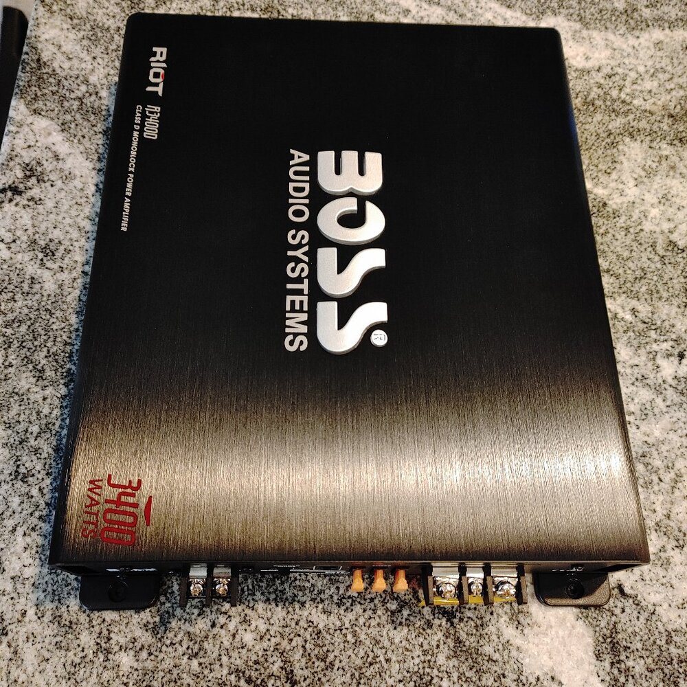*** Boss Audio Systems R3400D Class D Car Amplifier *** - Picture 2 of 3